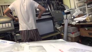 HP DesignJet 5500 UV  Loading Media Vinyl [upl. by Adamson463]