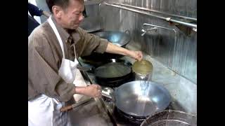 How professional chef season their carbon steel wok （ 怎么开锅的过程 [upl. by Voletta]