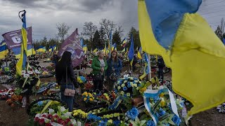 Totengedenken und Dank an die Soldaten Ukraine trauert um ihre Gefallenen [upl. by Evadne]