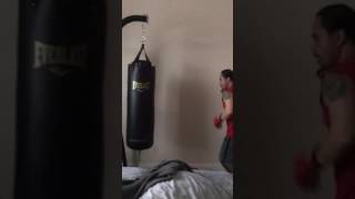 EVERLAST 100 lb Heavy bag [upl. by Albie644]