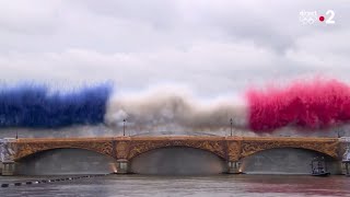 Cérémonie JO Paris 2024  l’impressionnante entrée sur le pont de d’Austerlitz [upl. by Sinnod]