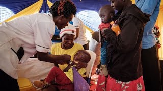 Paludisme  vaccination à grande échelle en Afrique [upl. by Notfa]