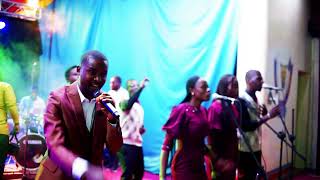 FR VENANCE VUNGU CONCERT LIVE Jésus gagne toujours chanson Jésus le nom miraculeux 🎺🎙️🎷🎸🎙️ [upl. by Ennayt]