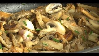 Technique de cuisine  cuire des champignons [upl. by Dorcy492]