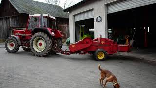 FarmVlog vom quotgla Gartenthomaquot 12 IHC beim umparken der Welger Presse [upl. by Clerissa828]