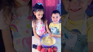 Children make a delicious white chocolate peach cake shorts viralvideo food kids viralshorts [upl. by Lairret671]