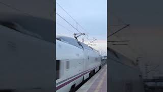 Trenes en España Euromed sin parada por LEnova Manuel [upl. by Glynnis]