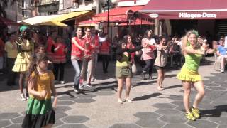 Flashmob de la CroixRouge sur la place Magenta à Nice [upl. by Belita]