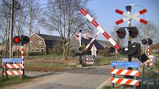 Spoorwegovergang Lunteren  Dutch railroad crossing [upl. by Goldshlag]