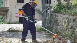 Decespuglio il borgo con un decespugliatore a scoppio [upl. by Sandberg]