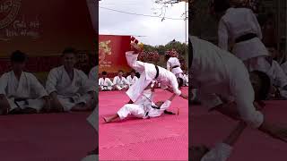 Con gái phải học võ phòng thân vothuat defence karate loitrankarate  Women’s self defense [upl. by Ellevehc]