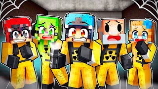 Surviving in a NUCLEAR BUNKER CHUNK With Crazy Fan Girl in Minecraft [upl. by Dominick]