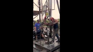 roughneck rig roughnecks drilling oil tripping [upl. by Hajan39]