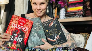 New fantasy books reading vlog  almost reading slump And a new favourite 🖤📚🖤 [upl. by Ynnelg]