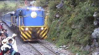 LE PEROU  TRAIN du MACHU PICCHU Visit of the Machu Picchu and train [upl. by Eiryk649]