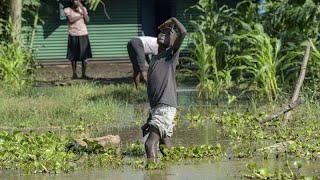 Des pluies diluviennes dévastent les pays dAfrique de lEst [upl. by Liamaj]