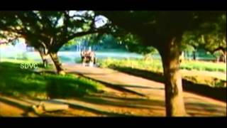 Oru Mullai Poo  Sathyaraj Radhika  Thaai Naadu  Tamil Classic Song [upl. by Gillett341]