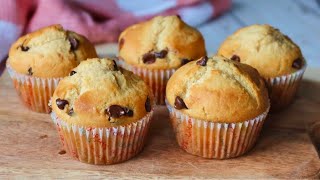 MAGDALENAS de nata con pepitas de chocolate ¡TRUCO FÁCIL para conseguir UN BUEN COPETE [upl. by Nhguavad]