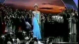 Dayanara Torres  Puerto Rico  Miss Universe 1993  Farewell Walk [upl. by Nnyleak]