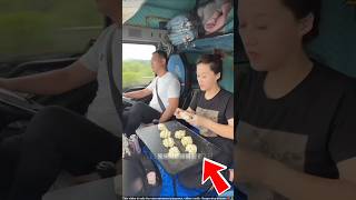 ये लड़की truck के अंदर खाना बनाती है  truck cooking  shortsvideo [upl. by Shermy]