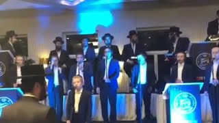 Yiddishe Nachas Shira amp Yanky Green Singing Davenen  אידיש נחת יענקי גרין שירה דאווענען [upl. by Refinnej]