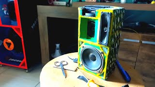 Caixa Bob de papelão tocando com plaquinha de caixinha Bluetooth [upl. by Jea670]