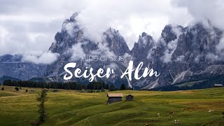 Dolomiten Einfache Wanderung auf der Seiser Alm mit tollen Ausblicken  Grödner Tal  Alpe di Siusi [upl. by Phippen]