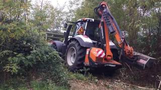 Broyage forestier par un tracteur forestier [upl. by Elfont947]