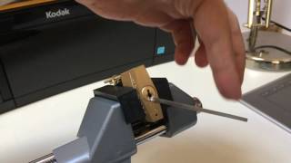 014 Master Lock 140 single pin picking [upl. by Wendolyn]