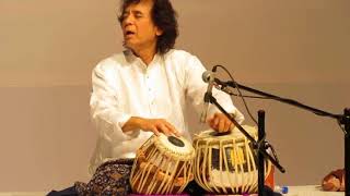 Ustad Zakir Hussain playing a mesmerising Peshkar [upl. by Alhsa]