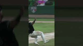 ELEVADO EL TERCERA BASE LA PIDE Y NO LA CACHA😲 baseball [upl. by Evvie222]