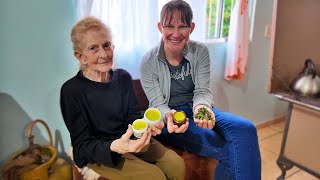 A minha avó trata Artrite com essa pomada caseira de plantas medicinais [upl. by Newberry]