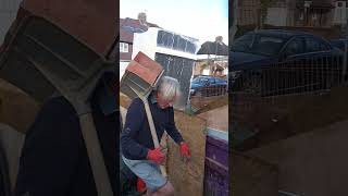 The old bastard still at it  Paul Weller hodcarrier oldschool bricklaying tutorial [upl. by Yunfei805]