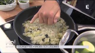 RECETTE  Courgettes farcies aux légumes [upl. by Aicele]