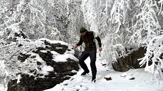 Surviving 4 days in a snowstorm  Frozen and alone  winter bushcraft [upl. by Nicolau]