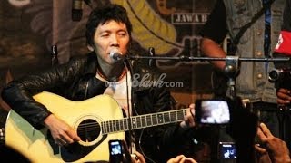 Bimbim Slank  Indonesiakan Una Live Performance [upl. by Dam]