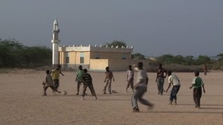 KinderKick statt Bürgerkrieg in Somalia [upl. by Tirza]