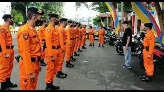 Cegah Banjir Polisi Bersihkan Pasar [upl. by Ennirok260]