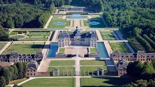 Le château de VauxleVicomte  histoire et actualités dun chef doeuvre du 17ème siècle [upl. by Esiuole923]