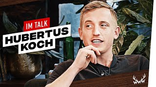 Kontakt zu Gzuz Rapper aufm Platz GrimmePreis uvm  Hubertus Koch im Talk [upl. by Helyn]