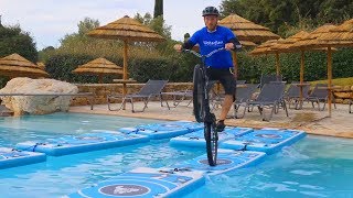 VÉLO DANS UNE PISCINE  TOMBERA  TOMBERA PAS [upl. by Gentry]