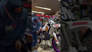 Doing a Fresh Piston and 38mm Lectron on a 1995 YZ125 [upl. by Wong]