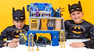 Vlad e Niki fingem ser o Batman e brincam com Brinquedos do Batman [upl. by Annawahs]