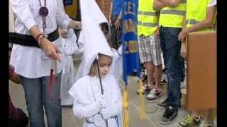 Niños sevillanos celebran la Semana Santa [upl. by Verneuil]