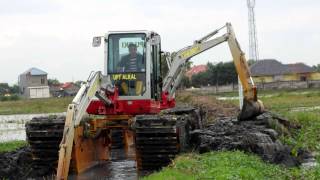 ULTRATREX AX80 mini amphibious excavator swamp beko [upl. by Adin]