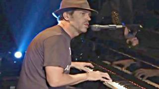 Hugh Laurie Band From TV 2008 Will It Go Round in Circles Billy Preston Original Bangladesh Charity [upl. by Thorlay53]