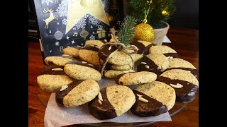 🌲🌲Zarte Haselnusstaler mit wenigen ZutatenWeihnachtsbäckereiKeksex mas CookiesNussAdventszeit [upl. by Oiretule]