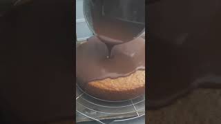 Gâteau au yaourt avec un glaçage chocolat express 😍 [upl. by Niala]