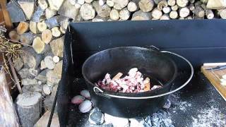 Gebackene Bohnen  Baked Beans  in a Dutch Oven gekocht von Michel vom Berch [upl. by Aivatal]