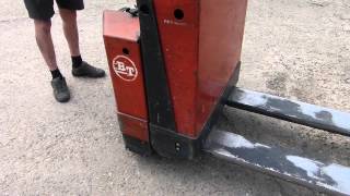 Transpalette électrique BT PPT 1400MXMXC Electric Lightweight Pallet Truck [upl. by Simara621]